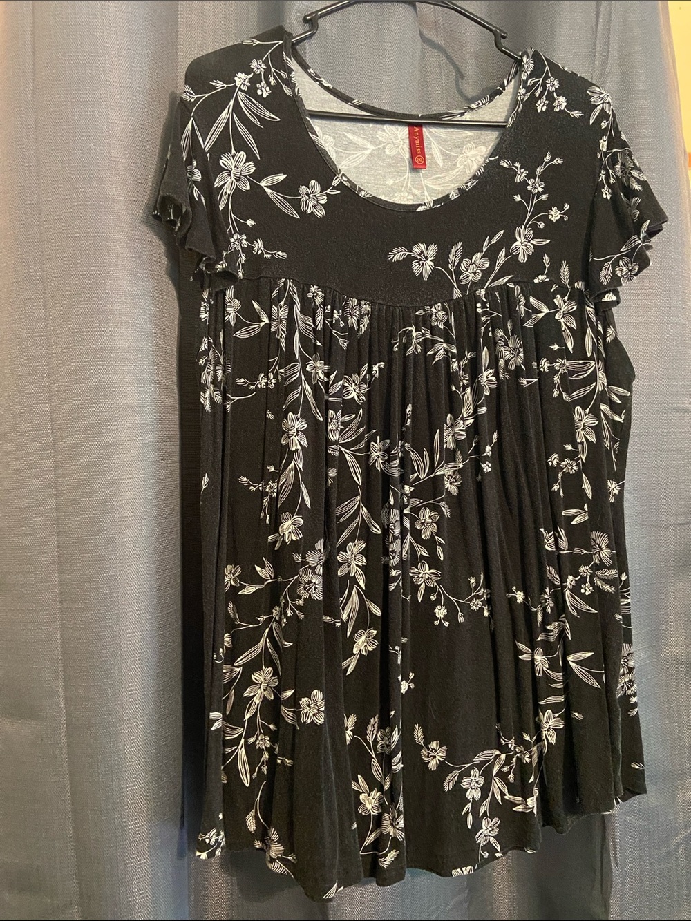 Black Floral Short-Sleeve Women’s Top